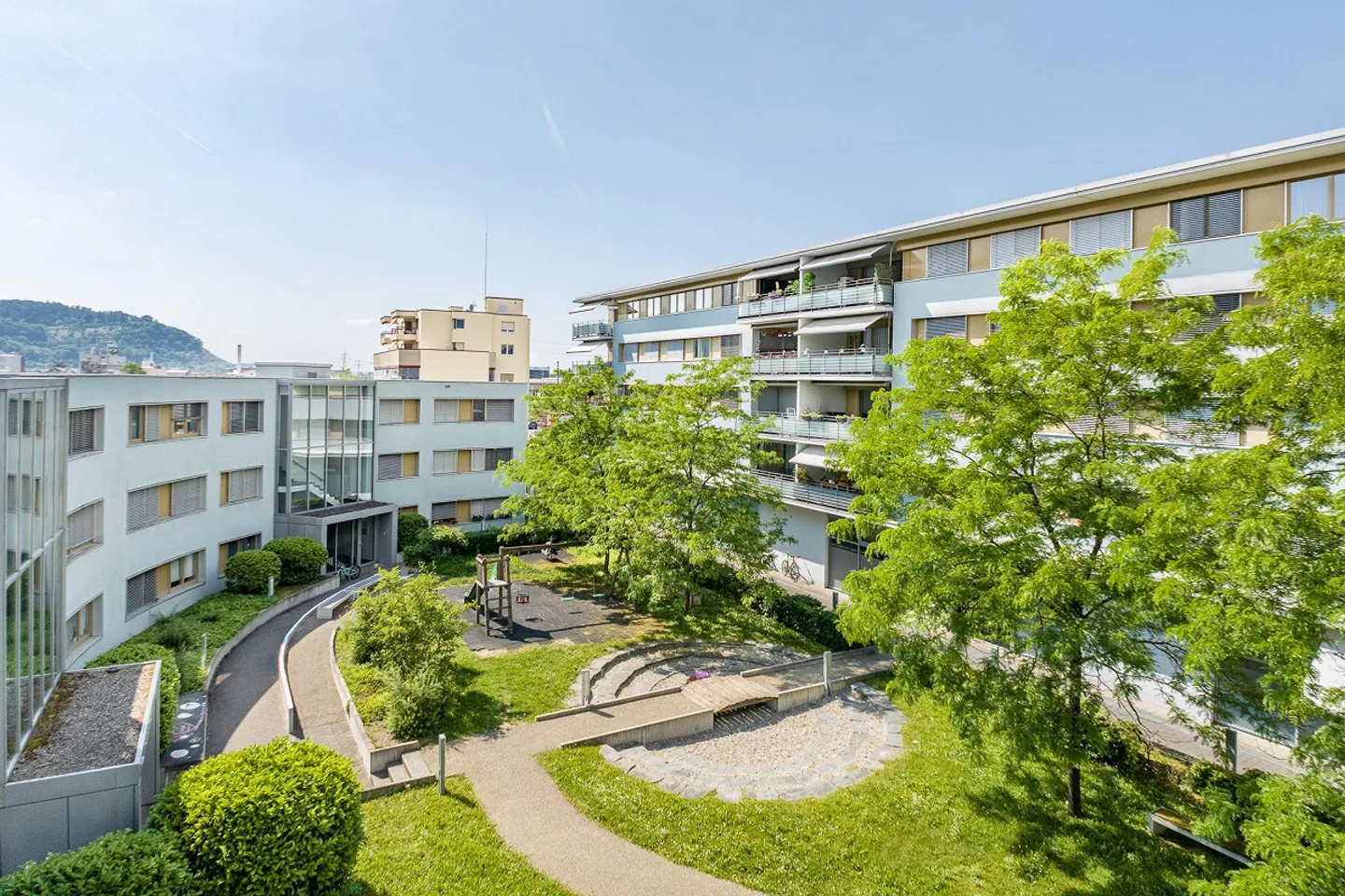 Large Modern Apartment in Pratteln - Photo 2 of 9