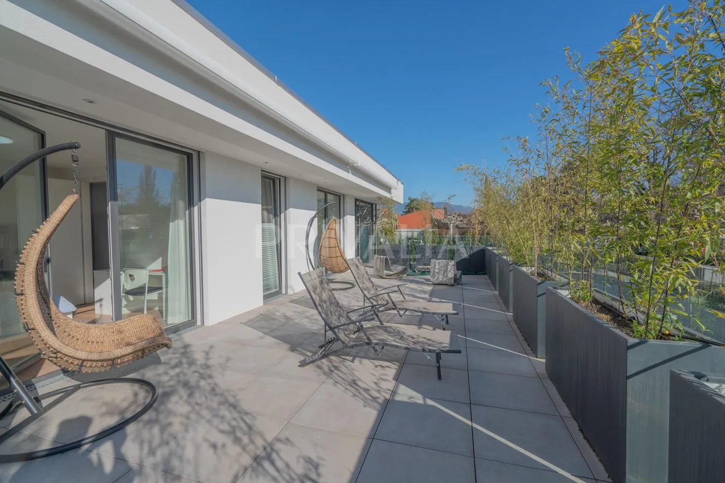 Luxuriöses Anwesen mit contemporary Möbeln und Pool - Foto 10 von 11