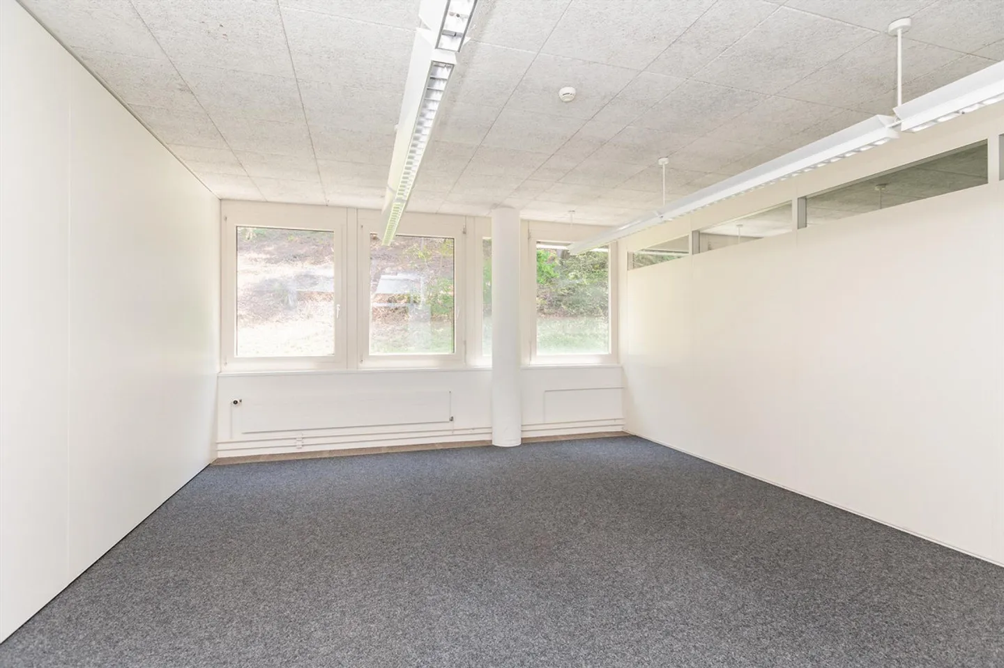 Office Space - Air-conditioned - with Raised Floors and Cafeteria - Photo 12 of 23