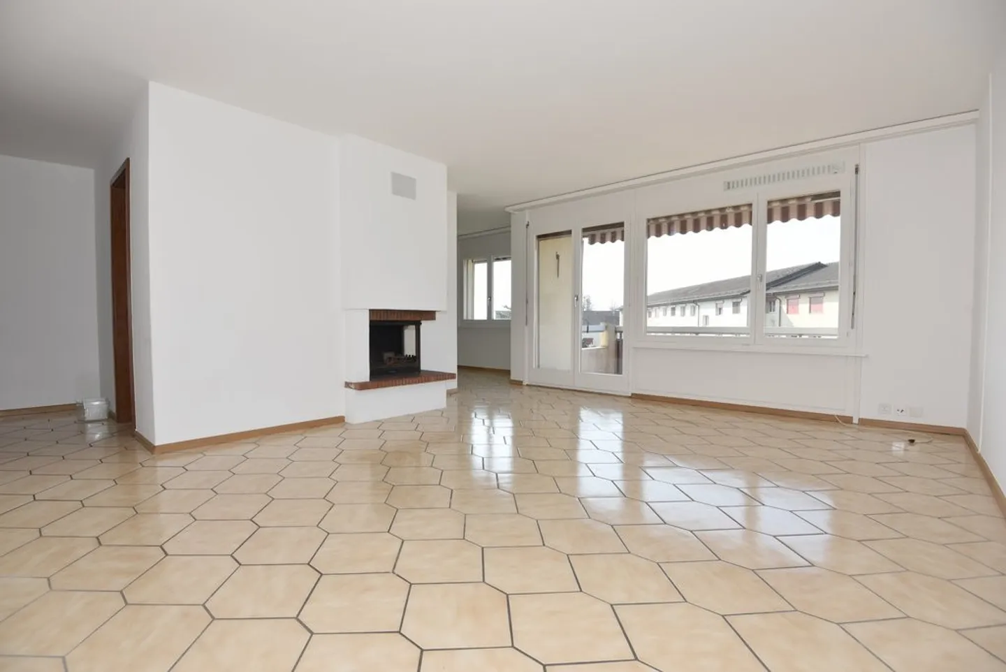 Apartment in a quiet neighborhood - Photo 1 of 9