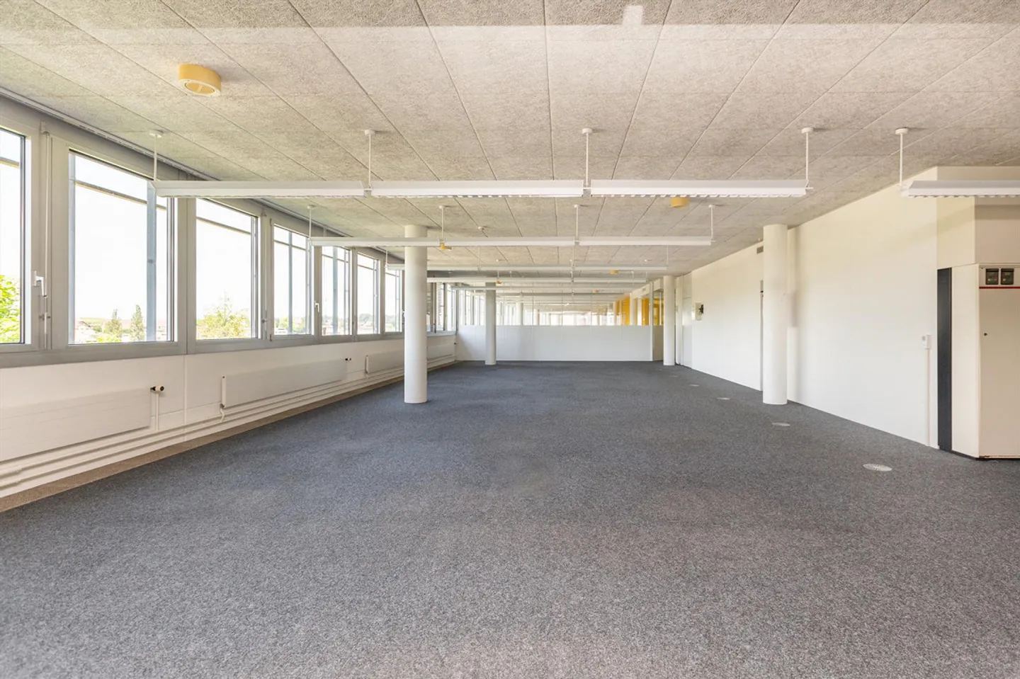 Office Space - Air-conditioned - with Raised Floors and Cafeteria - Photo 16 of 23