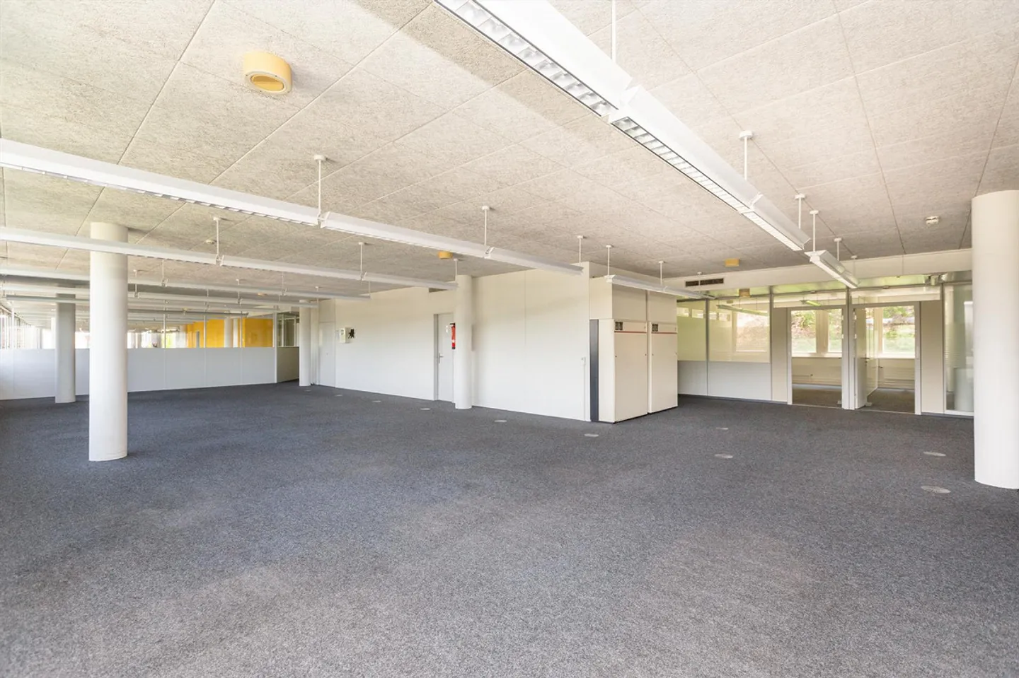 Office Space - Air-conditioned - with Raised Floors and Cafeteria - Photo 17 of 23