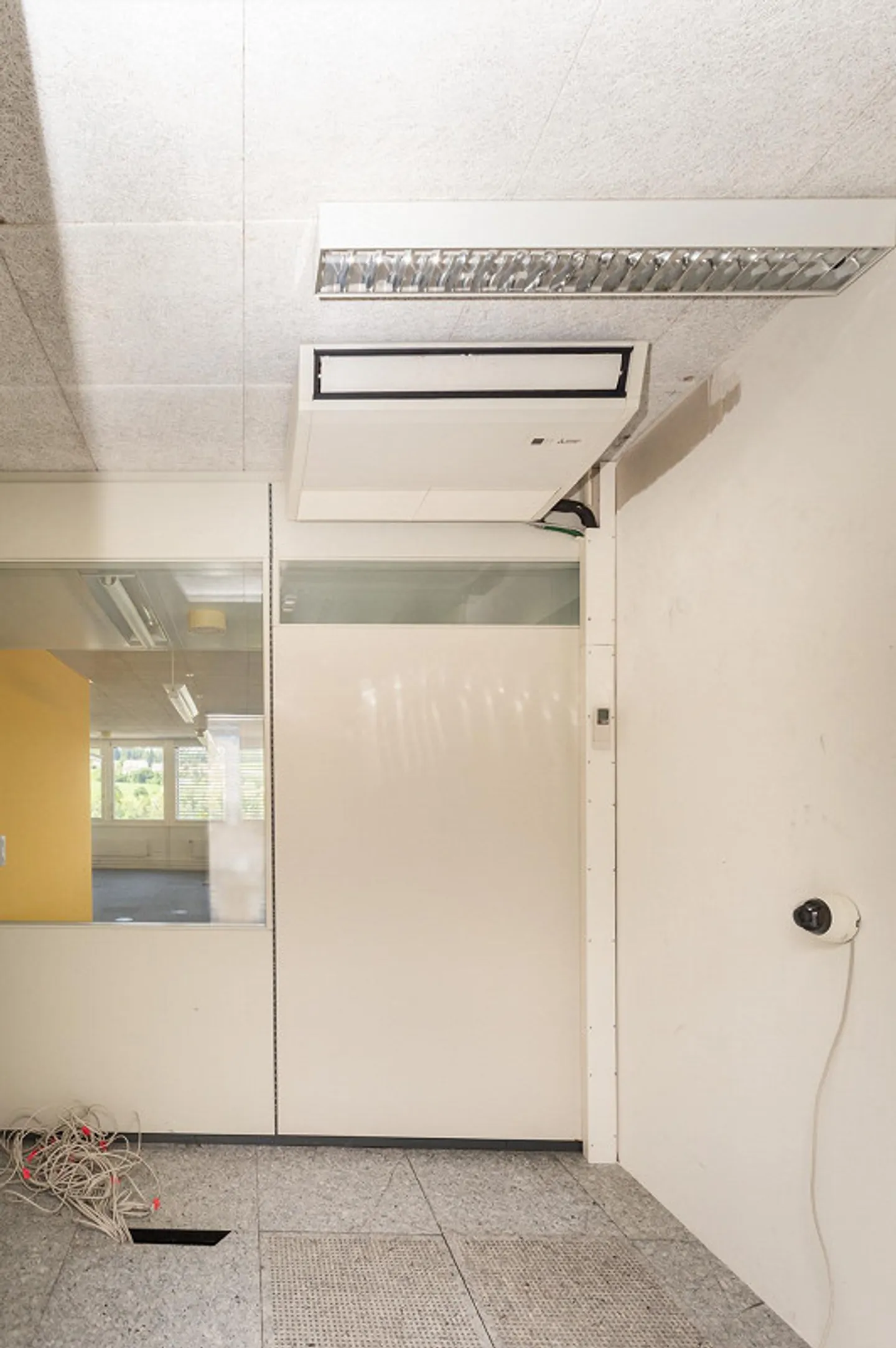 Office Space - Air-conditioned - with Raised Floors and Cafeteria - Photo 20 of 23