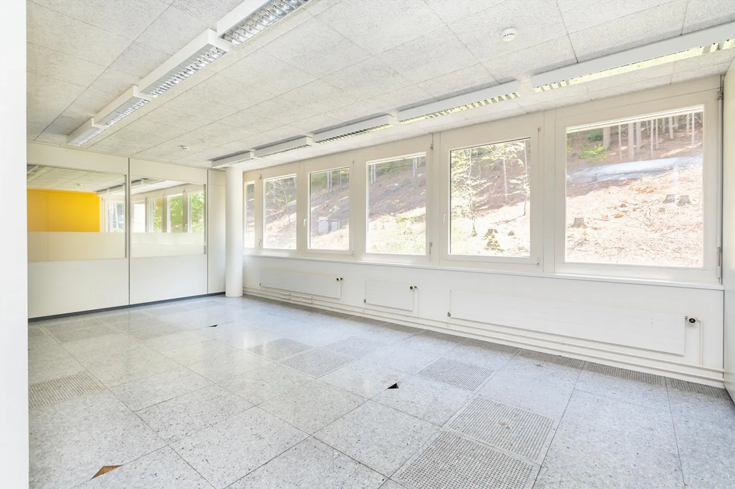 Office Space - Air-conditioned - with Raised Floors and Cafeteria - Photo 19 of 23