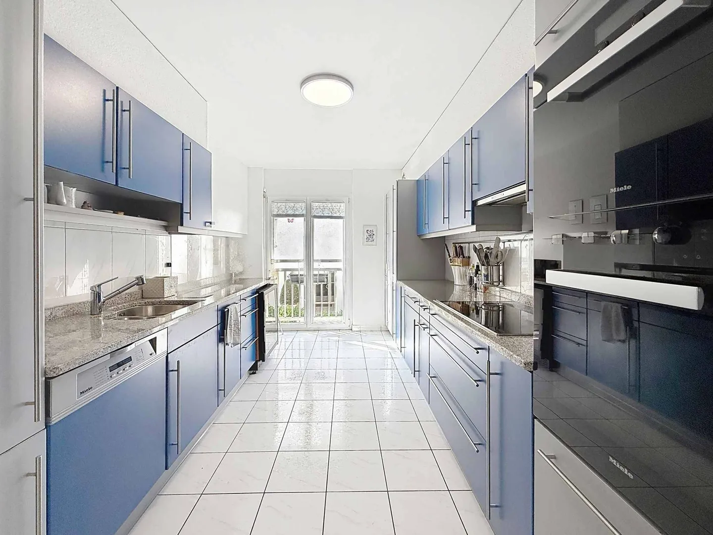 Geräumige Wohnung in einer ruhigen Umgebung - Foto 3 von 13