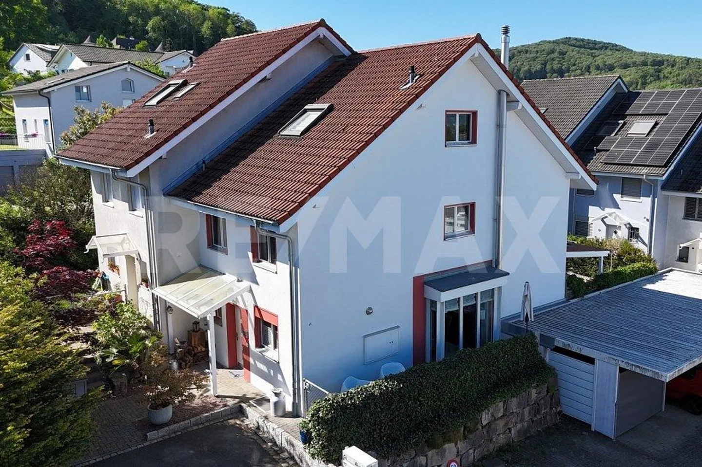 Modern 5-room semi-detached house with garden and carport - Photo 2 of 13