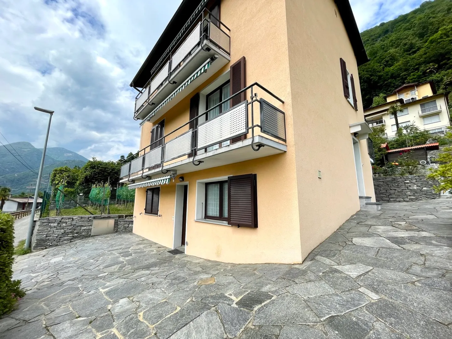 HOUSE WITH TWO APARTMENTS - Photo 13 of 15