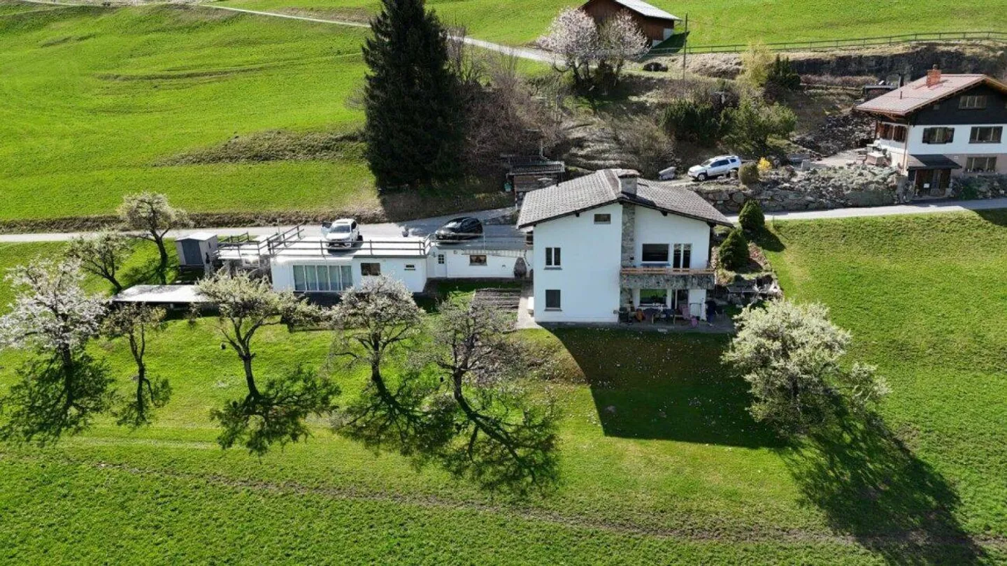 Charmantes Mehrfamilienhaus - Foto 1 von 8