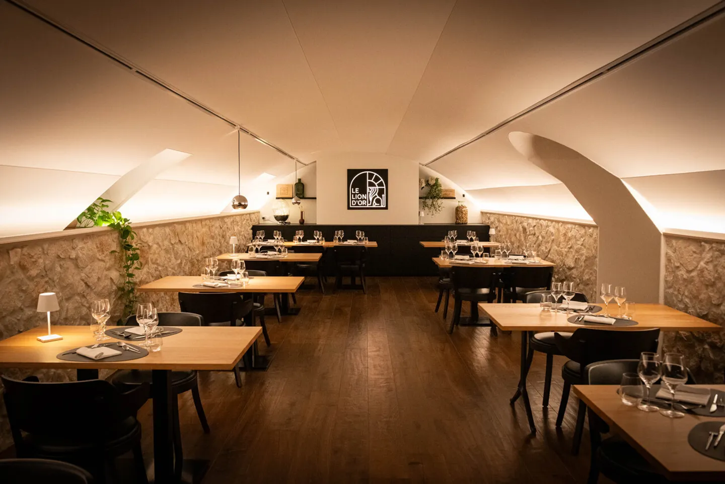 Charming Restaurant Space - Photo 3 of 6