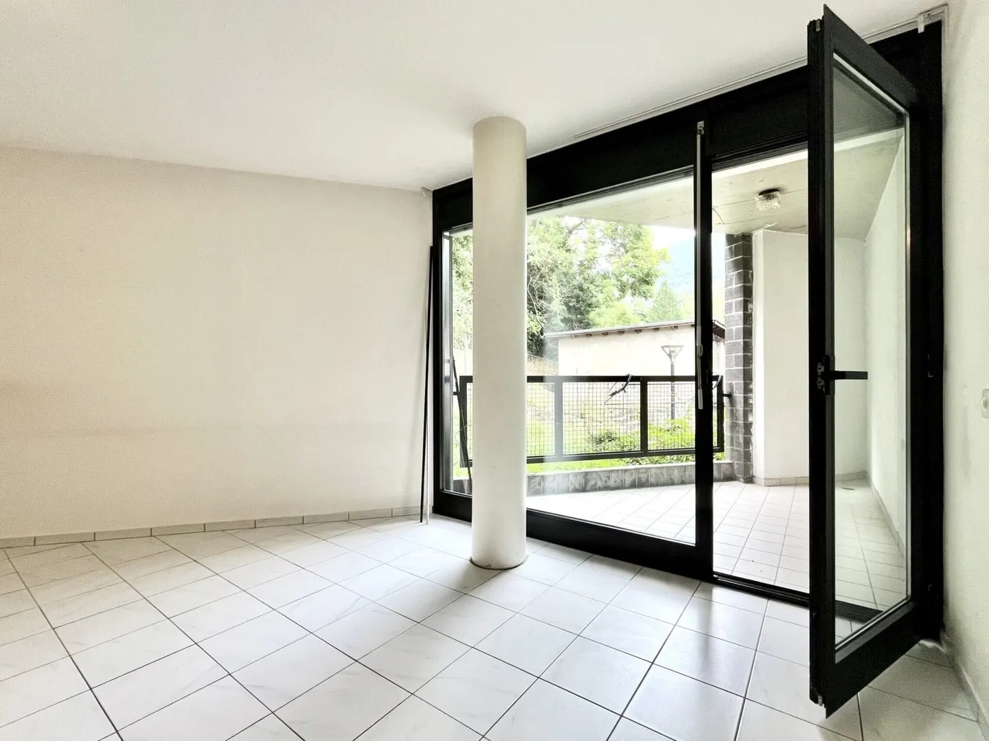 Single furnished apartment with balcony in the serviced area of Canobbio - Photo 3 of 10