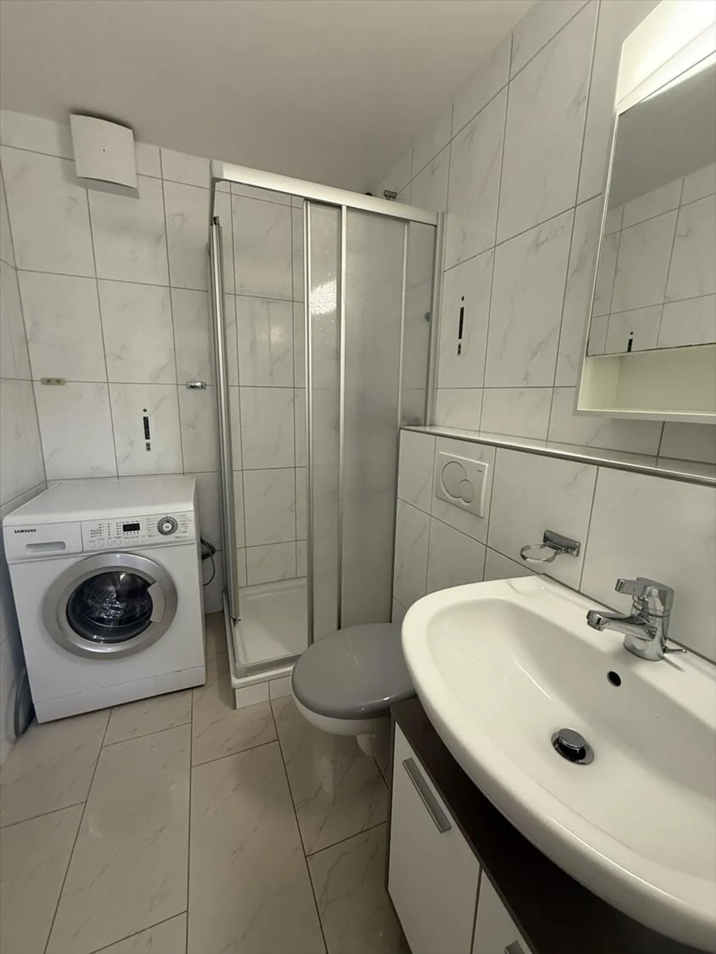 Schöne 4,5-Zimmer-Wohnung im 4. Stock - Foto 3 von 7