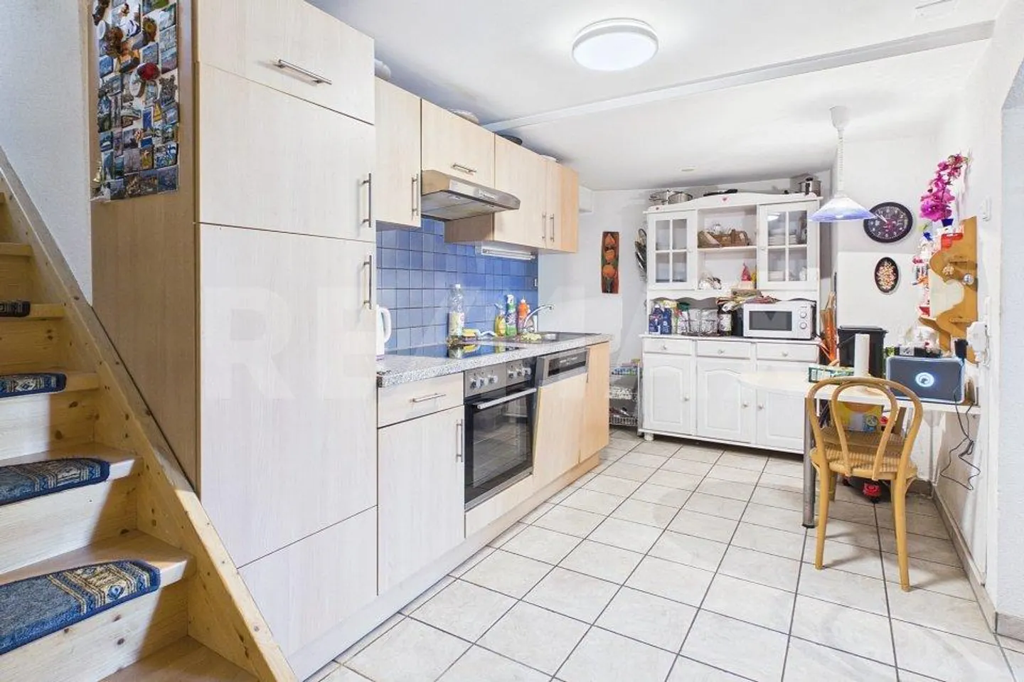 Single-family house with historic charm and potential - Photo 4 of 13