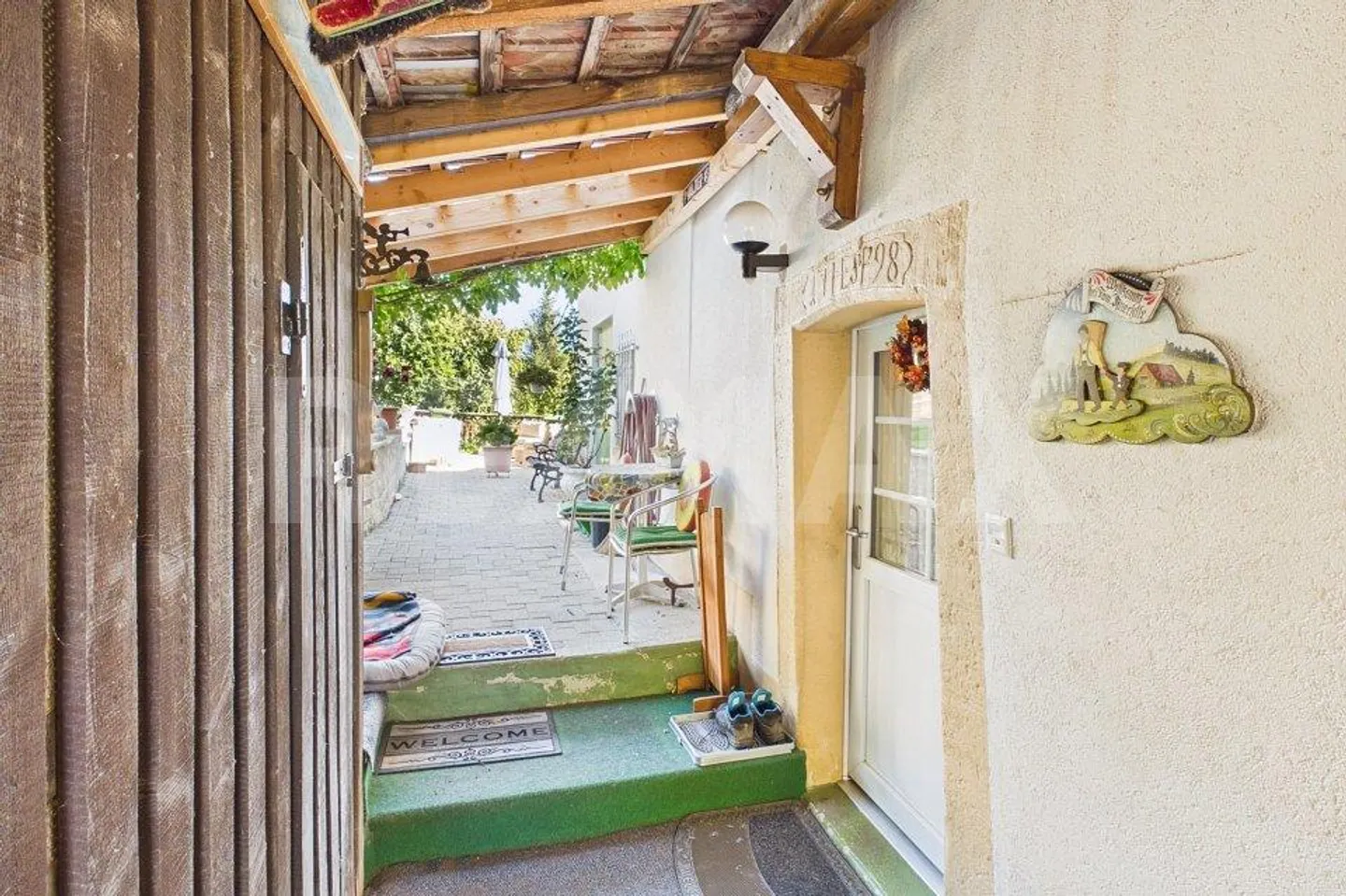 Single-family house with historic charm and potential - Photo 11 of 13