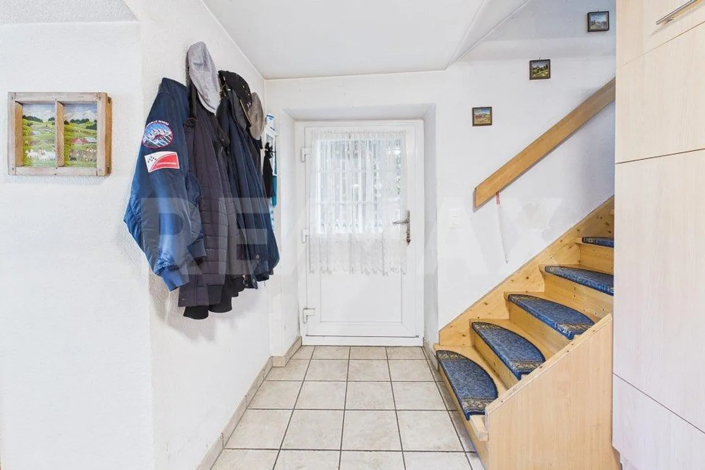 Single-family house with historic charm and potential - Photo 12 of 13
