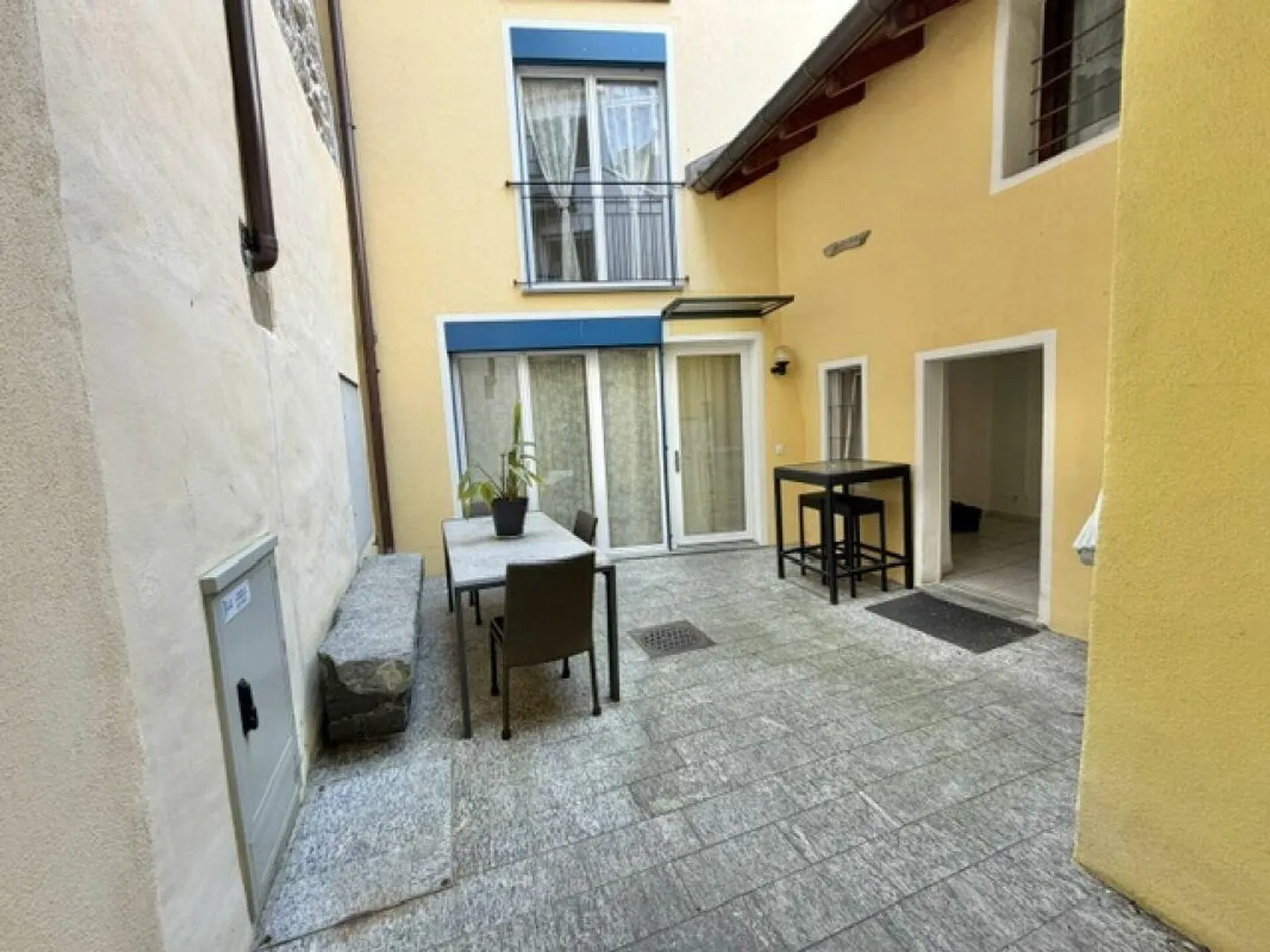 FOR SALE IN THE VILLAGE OF ASCONA - Charming Shop with Courtyard - Photo 6 of 7