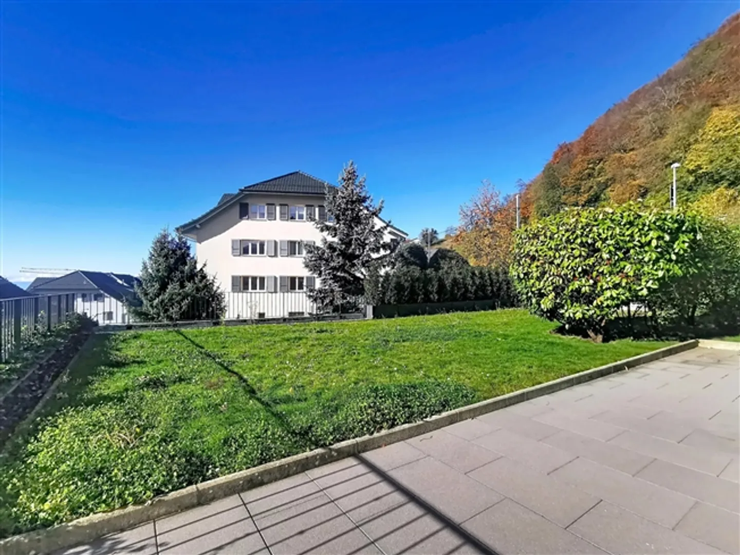 Magnifique appartement de 3,5 pièces avec jardin, terrasse et vue sur le lac - Photo 6 sur 9