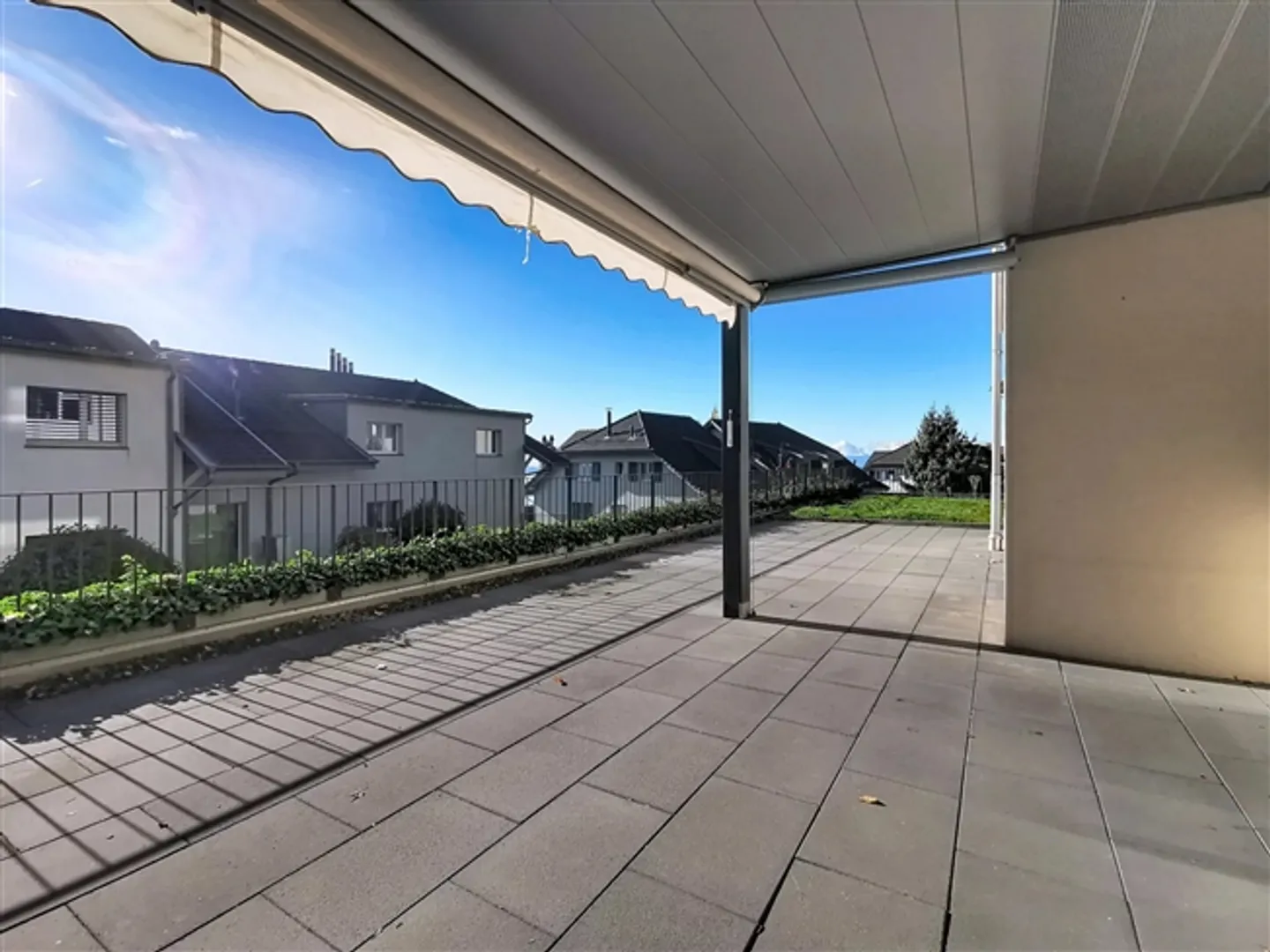 Magnifique appartement de 3,5 pièces avec jardin, terrasse et vue sur le lac - Photo 8 sur 9