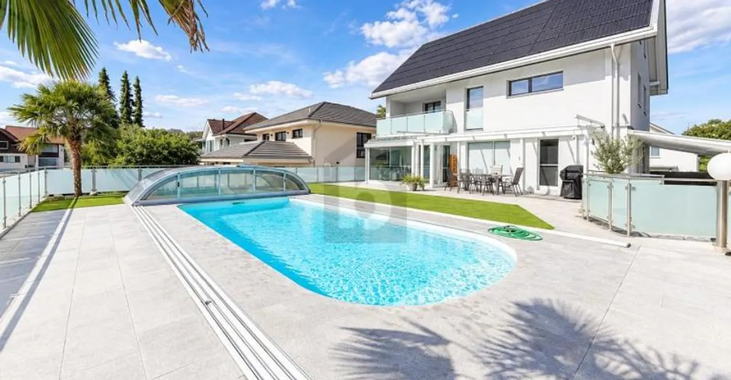 Exclusif avec piscine et salle de bien-être luxueuse - Photo 1 sur 6