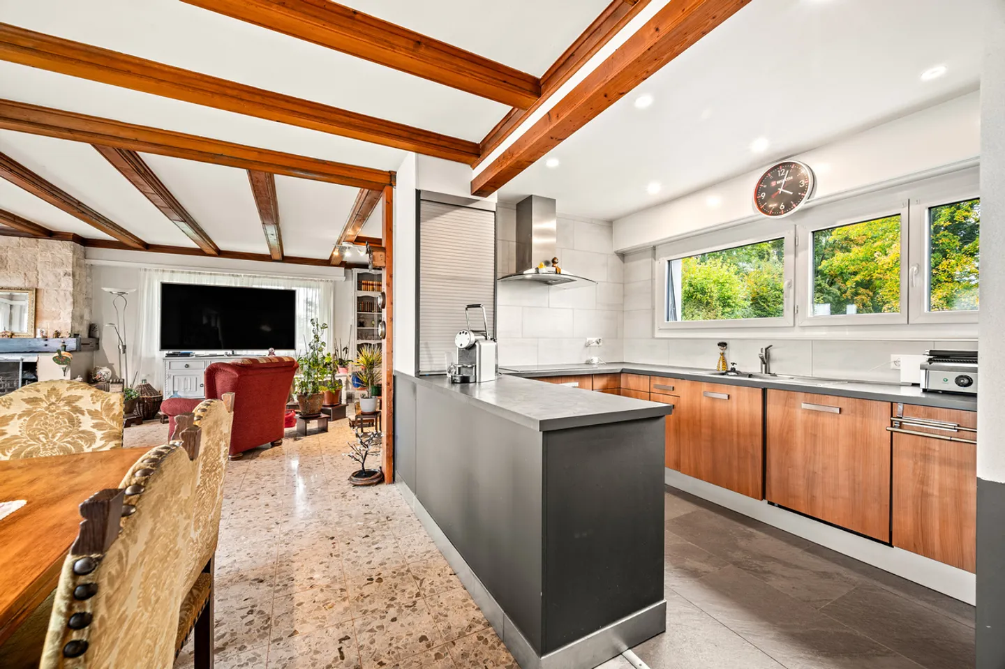 Familienvilla mit Schwimmbad und freiem Blick auf den See in Ecublens - Foto 6 von 13