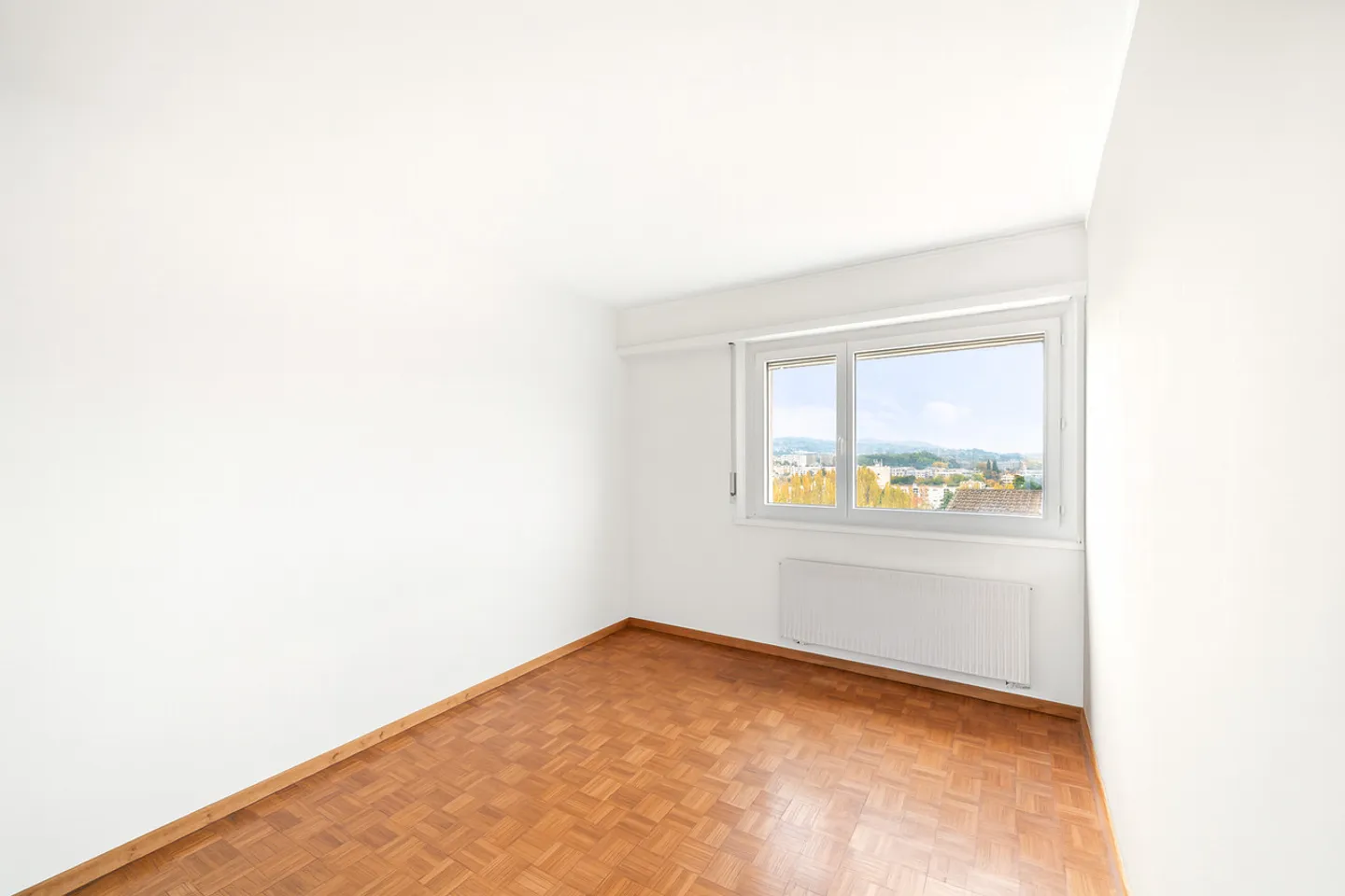 Familienvilla mit Schwimmbad und freiem Blick auf den See in Ecublens - Foto 7 von 13