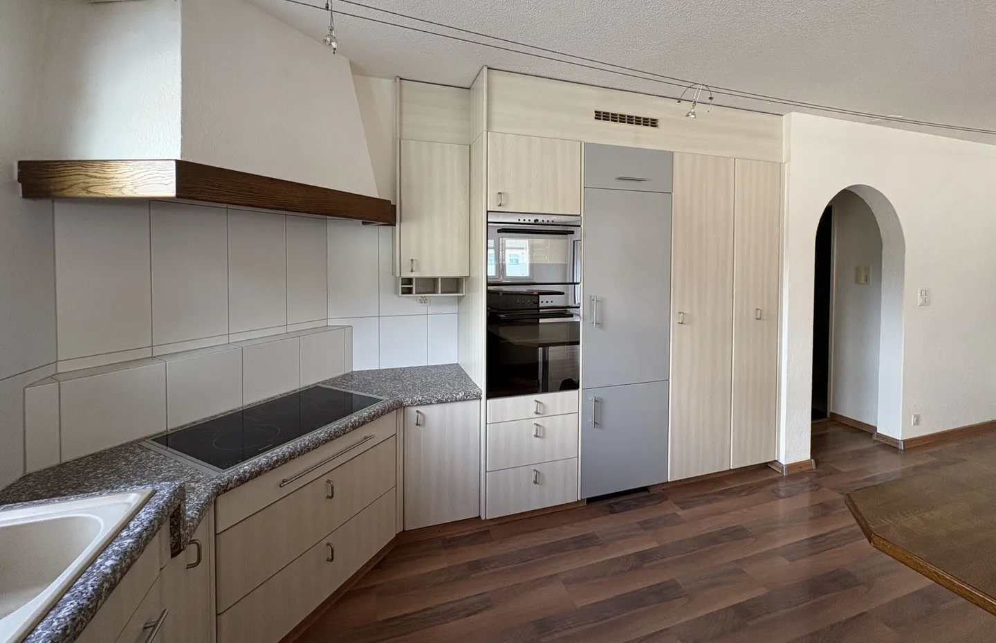 Spacious 4.5 room apartment including parking space in underground garage for rent - Photo 1 of 7