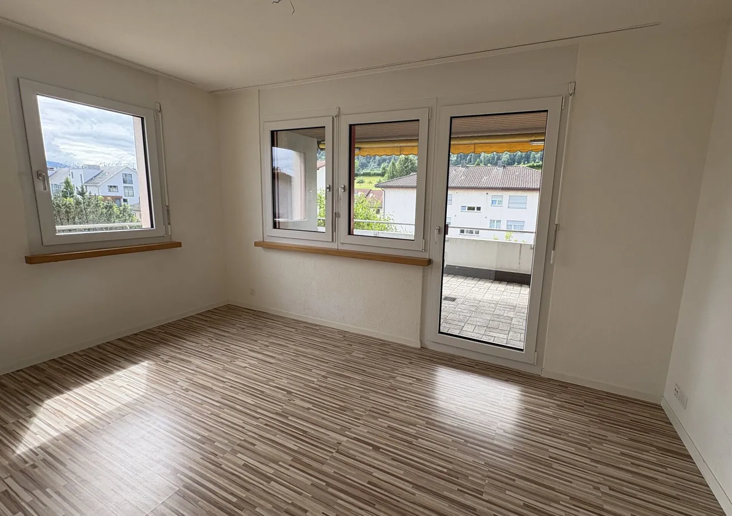 Spacious 4.5 room apartment including parking space in underground garage for rent - Photo 3 of 7