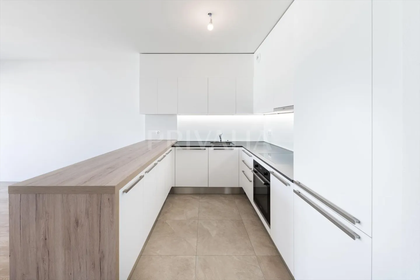 Penthouse for rent - Photo 5 of 11