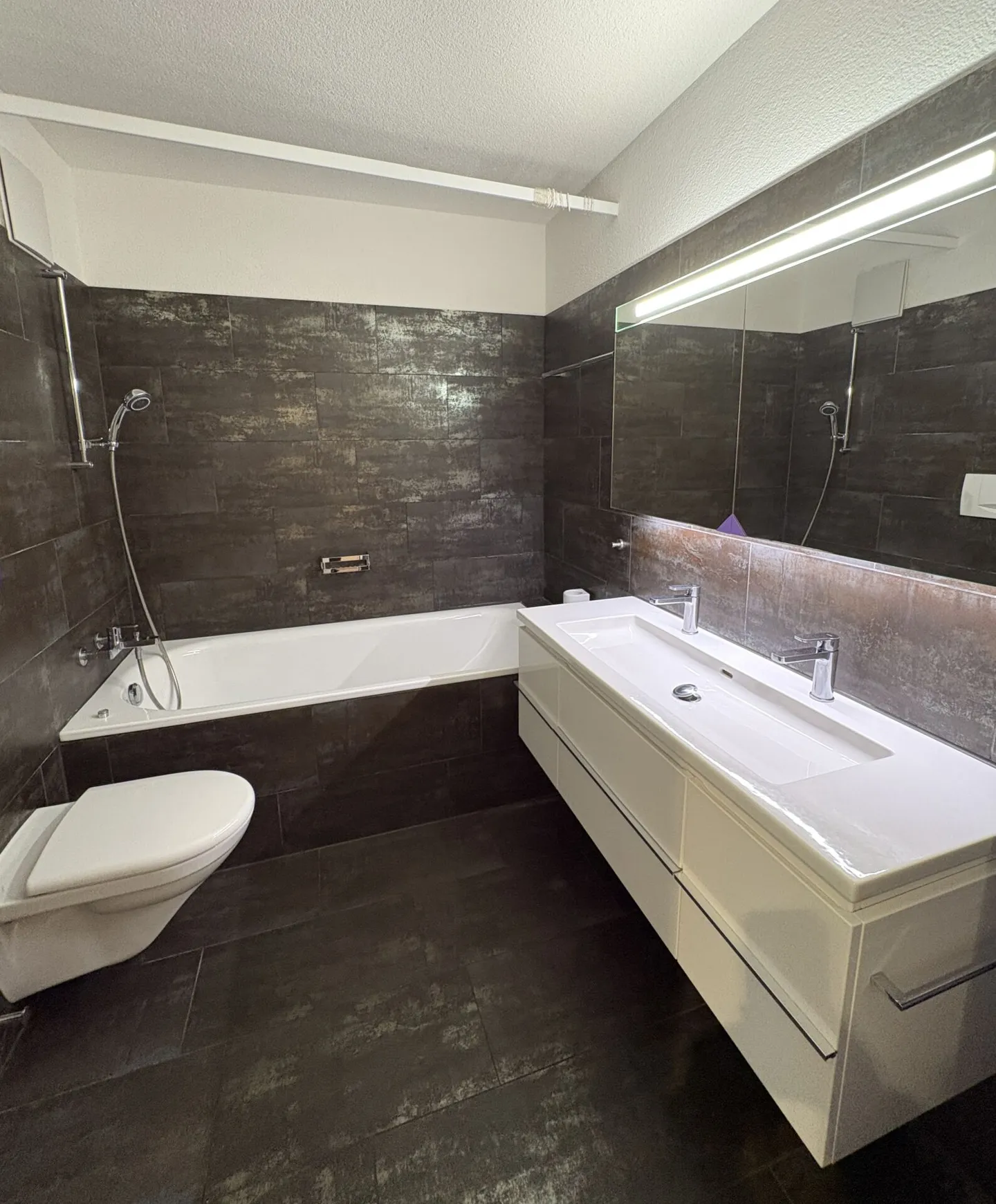 Spacious 4.5 room apartment including parking space in underground garage for rent - Photo 4 of 7