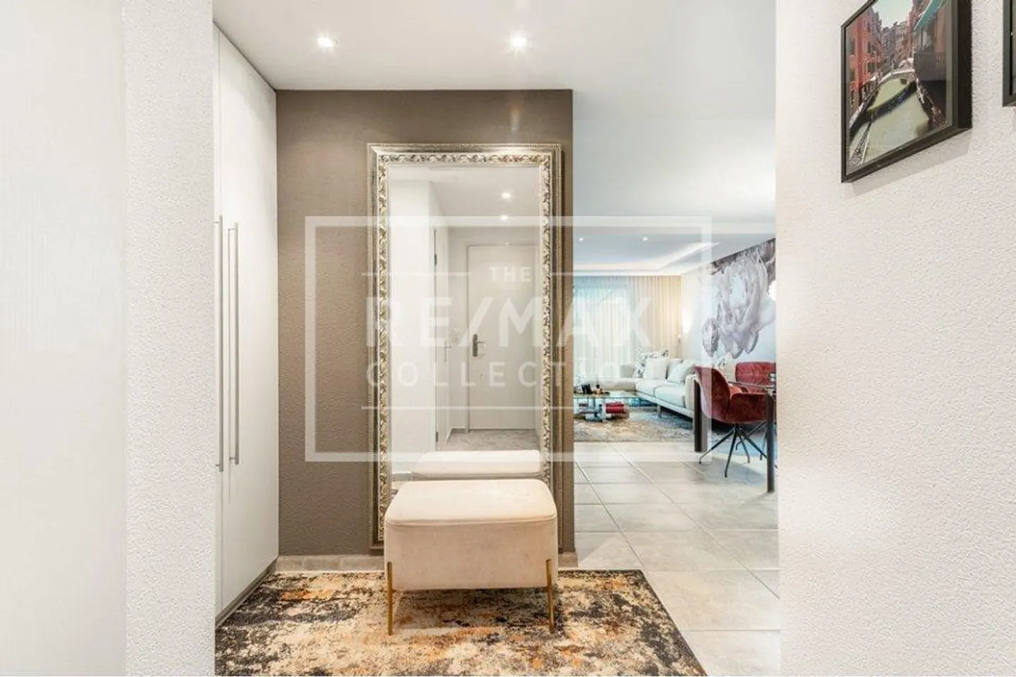 Stylish 5½-room semi-detached family house with high-quality expansion standard - Photo 2 of 13
