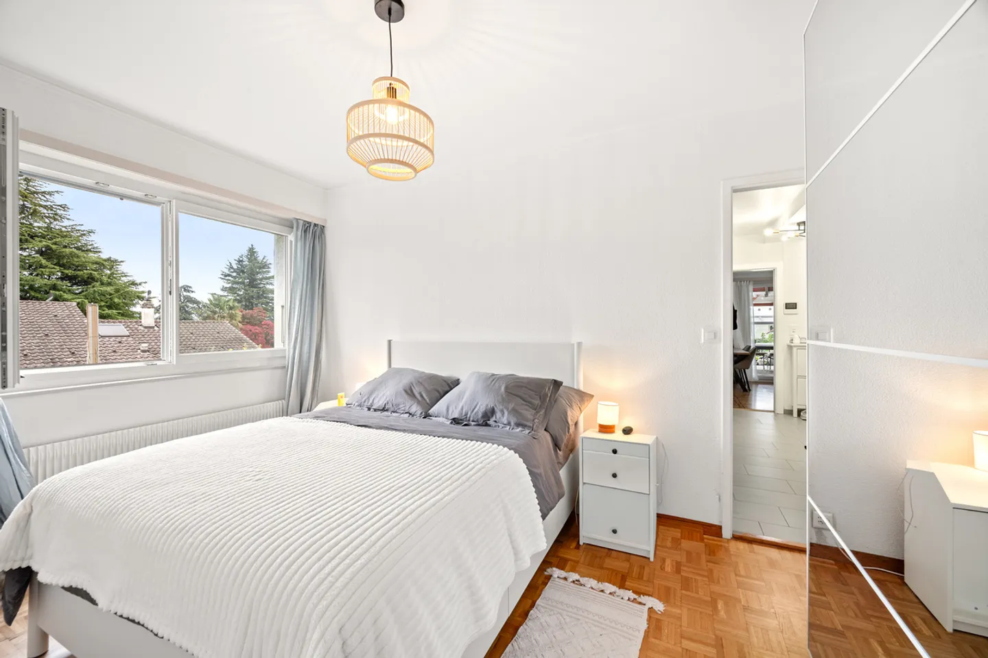 Familienvilla mit Schwimmbad und freiem Blick auf den See in Ecublens - Foto 12 von 13