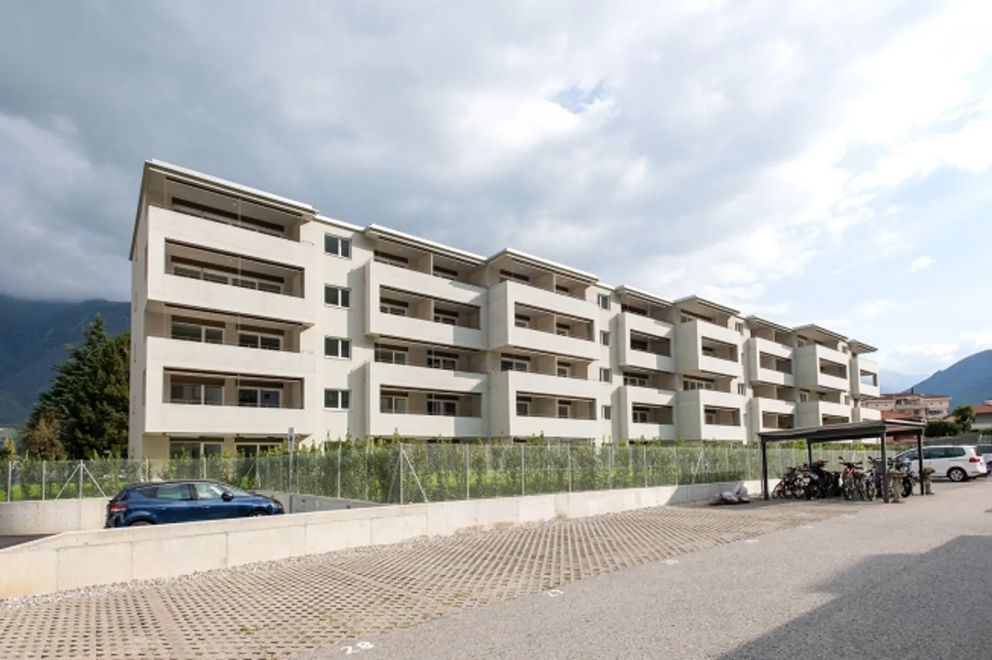 Appartement moderne avec balcon - Photo 1 sur 1