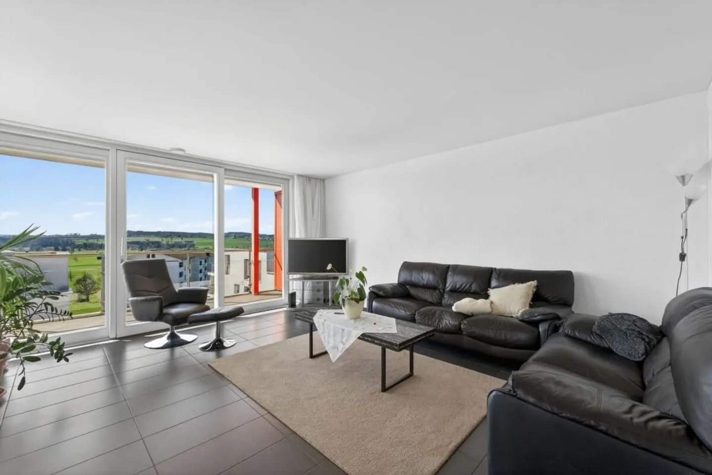 4.5-room apartment with panoramic view and balcony in Geuensee - Photo 3 of 13