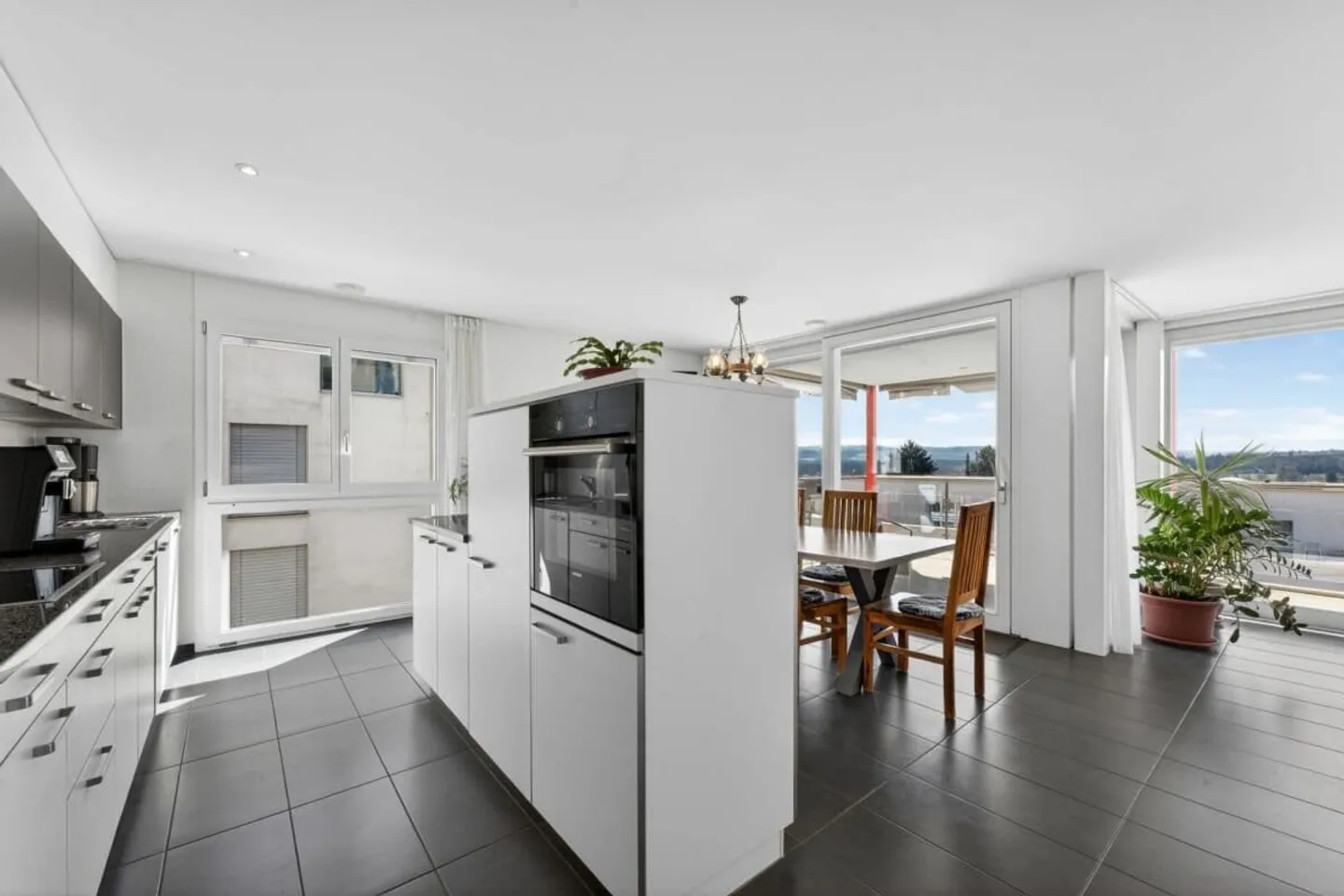 4.5-room apartment with panoramic view and balcony in Geuensee - Photo 2 of 13