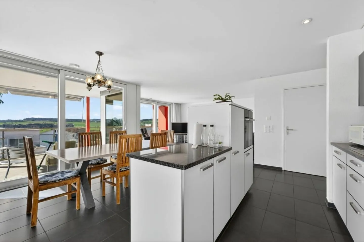 4.5-room apartment with panoramic view and balcony in Geuensee - Photo 8 of 13