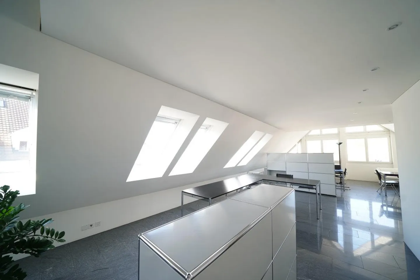 Attractive loft apartment in the attic including 3 underground parking spaces - Photo 2 of 9