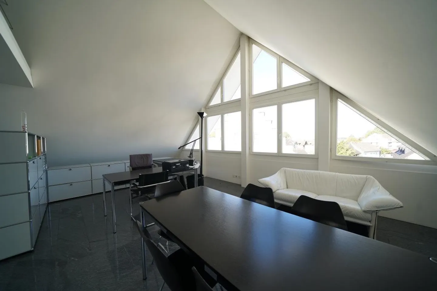 Attractive loft apartment in the attic including 3 underground parking spaces - Photo 5 of 9