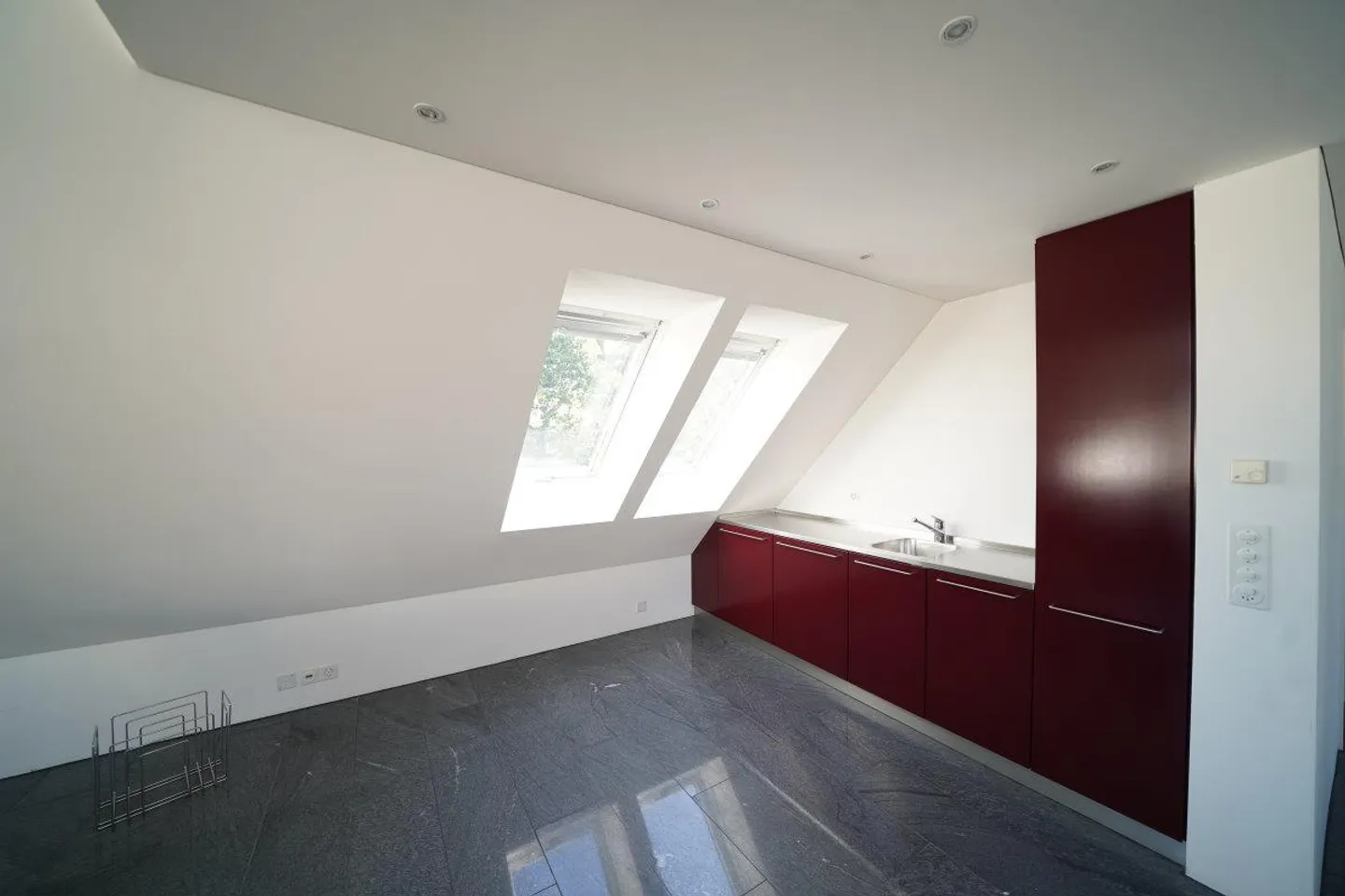Attractive loft apartment in the attic including 3 underground parking spaces - Photo 7 of 9