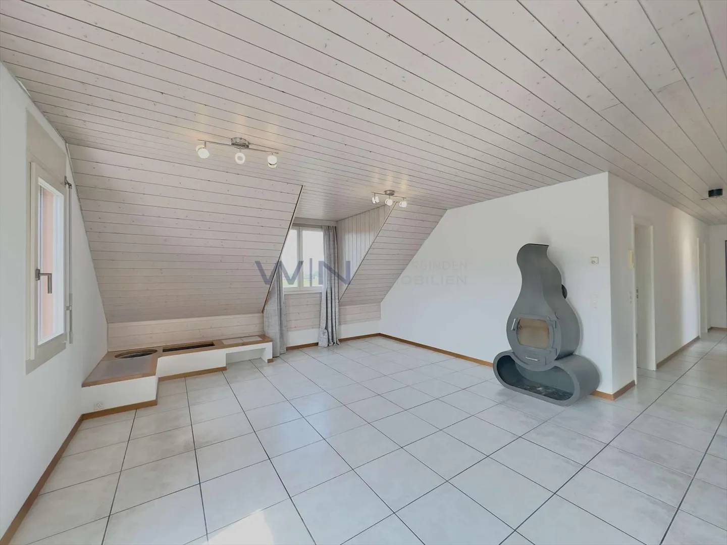 Between Roof and Horizon? A Home with Clarity and Feeling - Photo 2 of 8