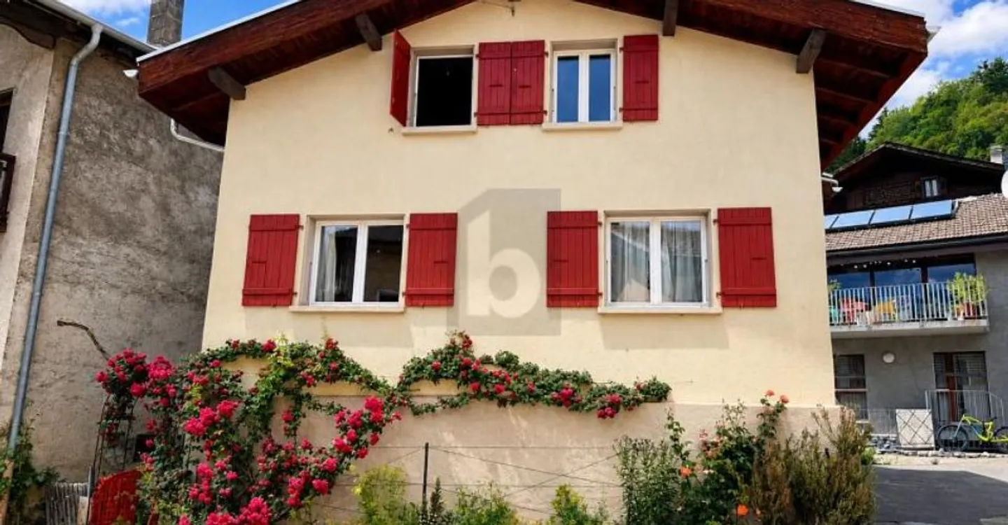 AUTHENTIQUE, SPACIEUSE ET FAMILIALE - Foto 1 di 6