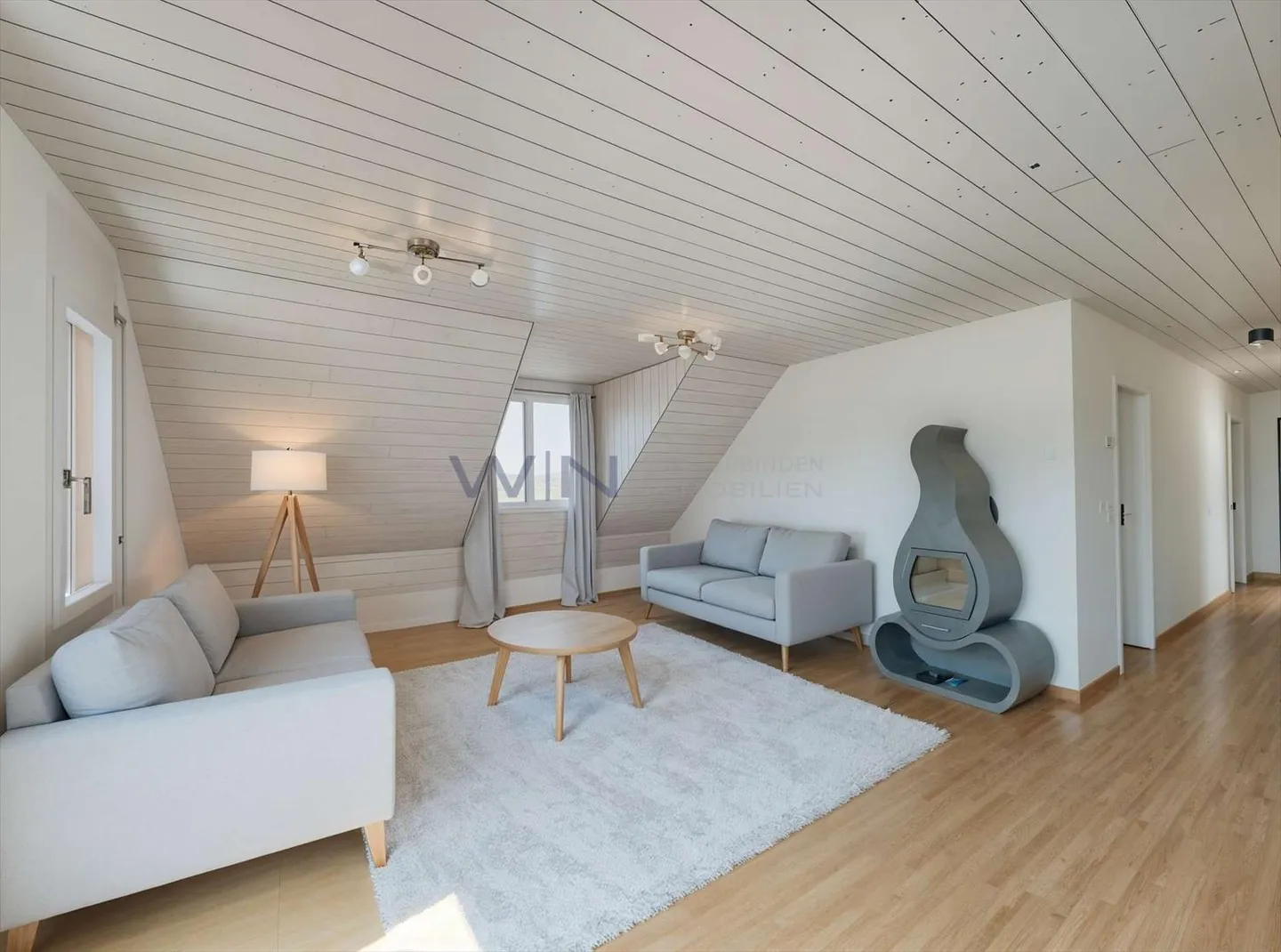 Between Roof and Horizon? A Home with Clarity and Feeling - Photo 3 of 8