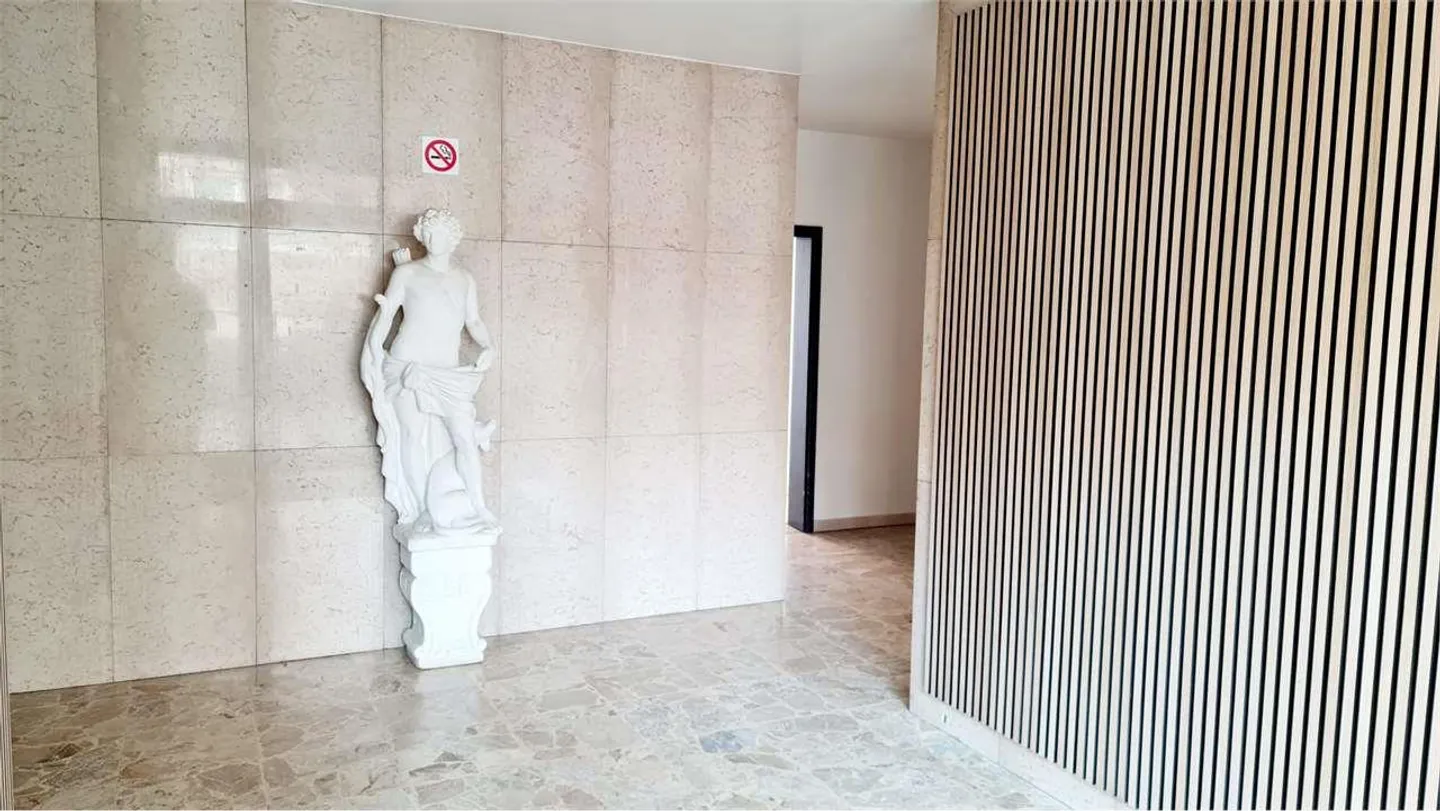 Comfortable 3.5 rooms in Molino Nuovo semi-furnished - Photo 10 of 11