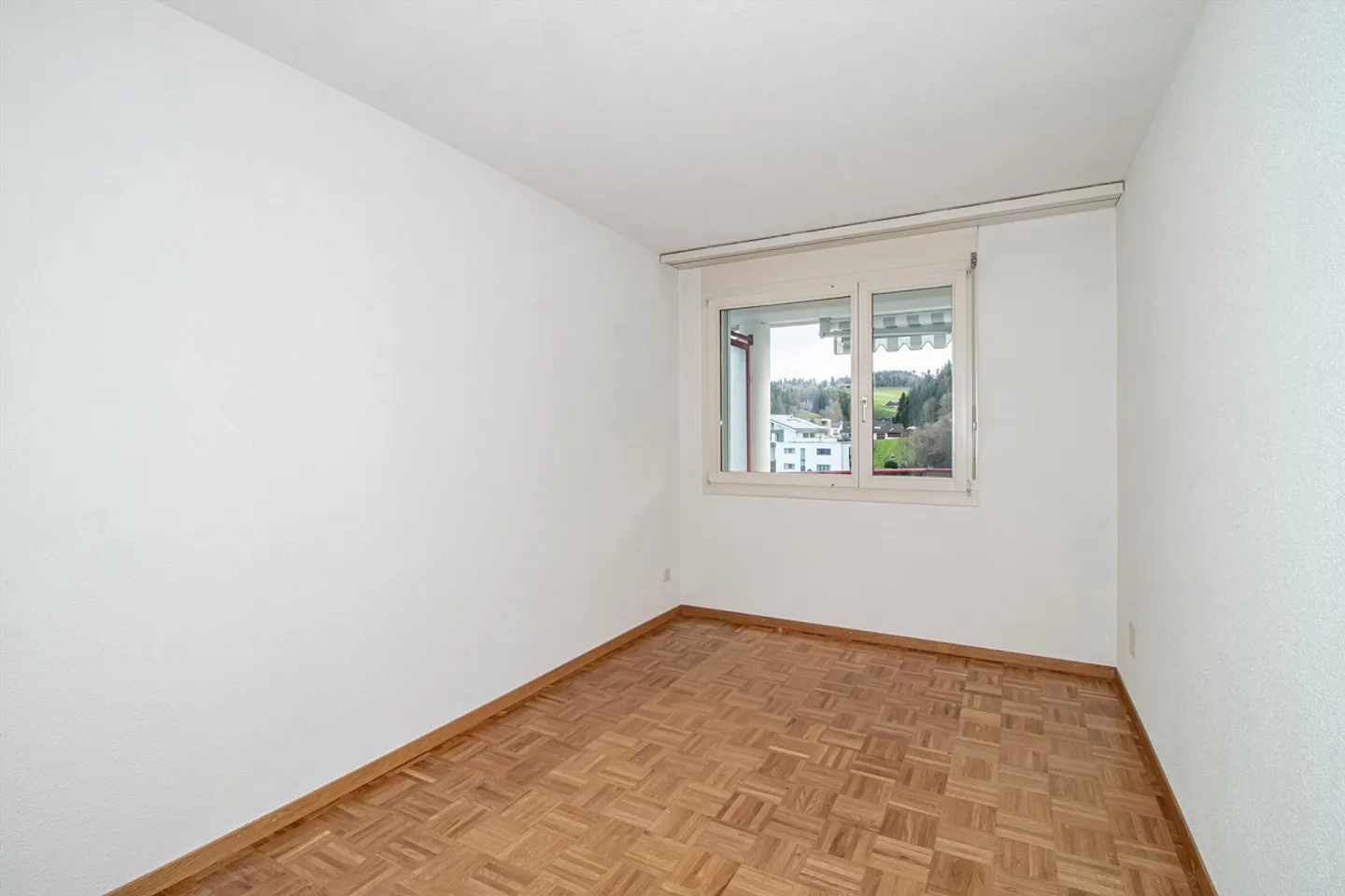 Comfortable 4.5-room apartment in the green - Photo 9 of 11