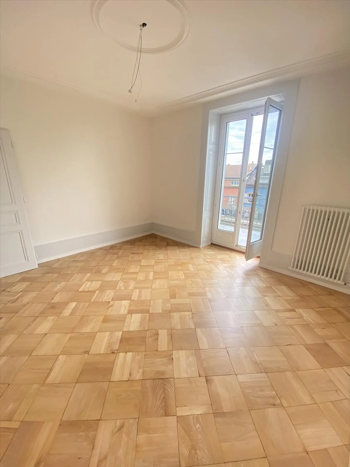 Prächtige helle Wohnung mit Balkon im Herzen von Neuchâtel - Foto 1 von 11