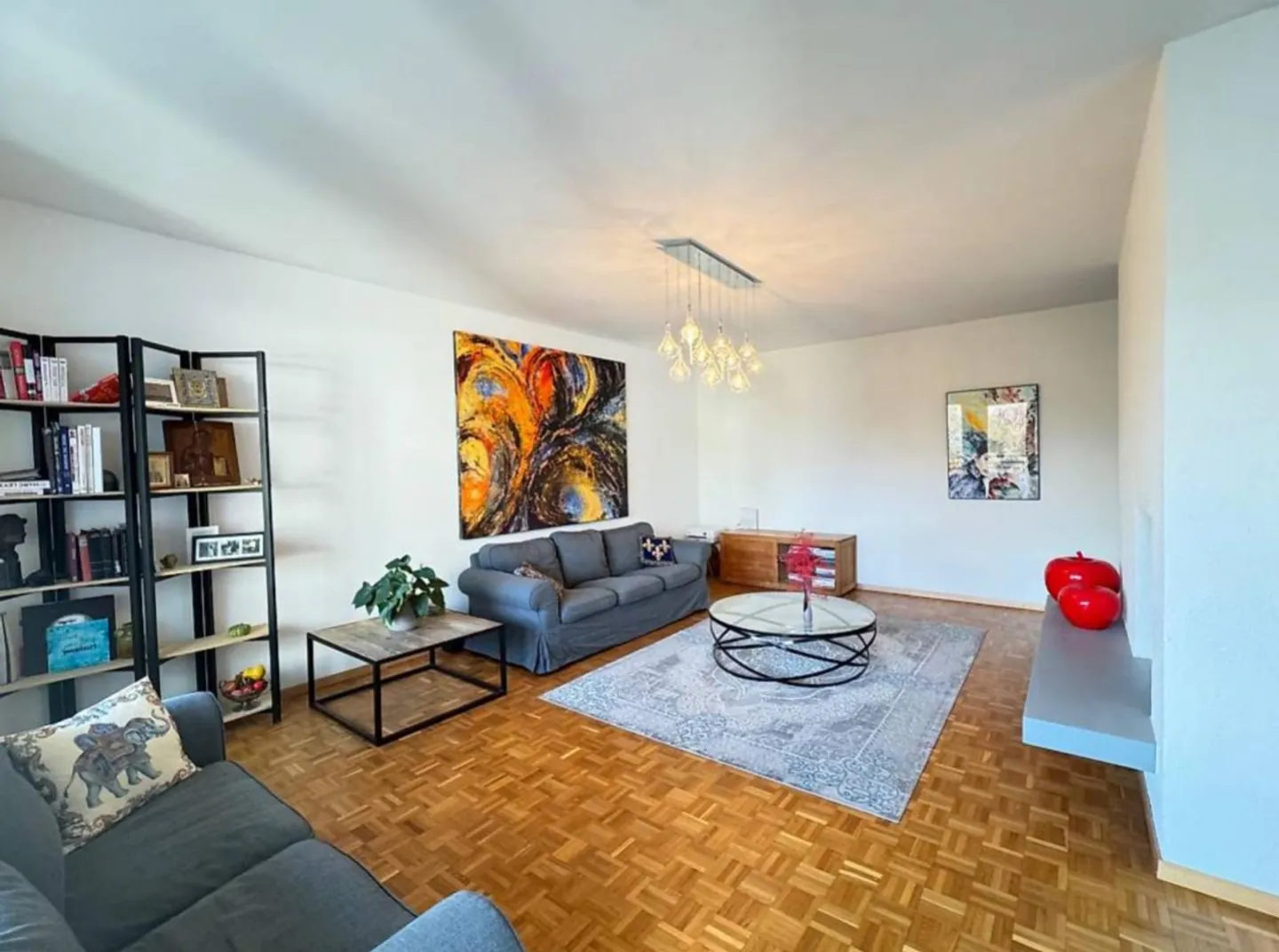 Bell'appartamento arredato di 7,5 locali / 4 camere / Balcone - Foto 1 di 13