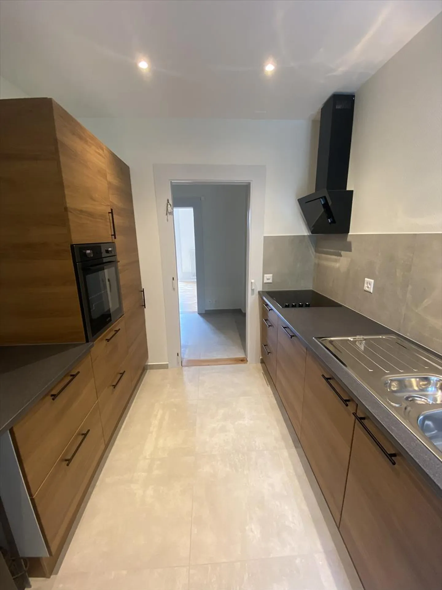 Prächtige helle Wohnung mit Balkon im Herzen von Neuchâtel - Foto 3 von 11