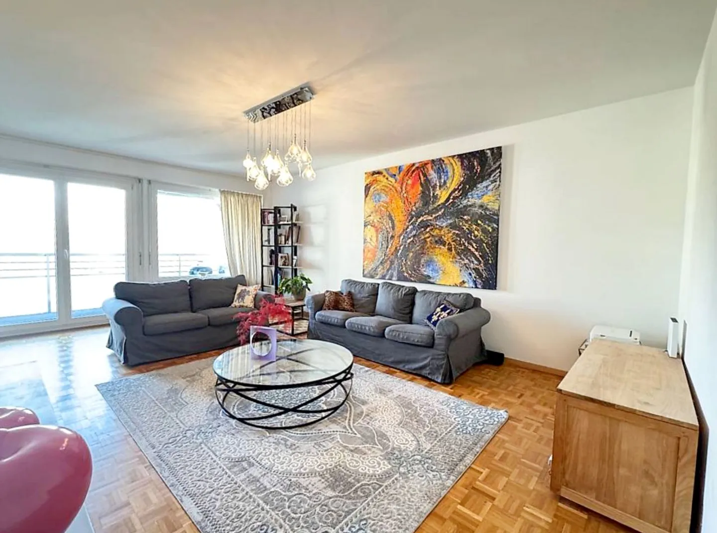 Bell'appartamento arredato di 7,5 locali / 4 camere / Balcone - Foto 2 di 13