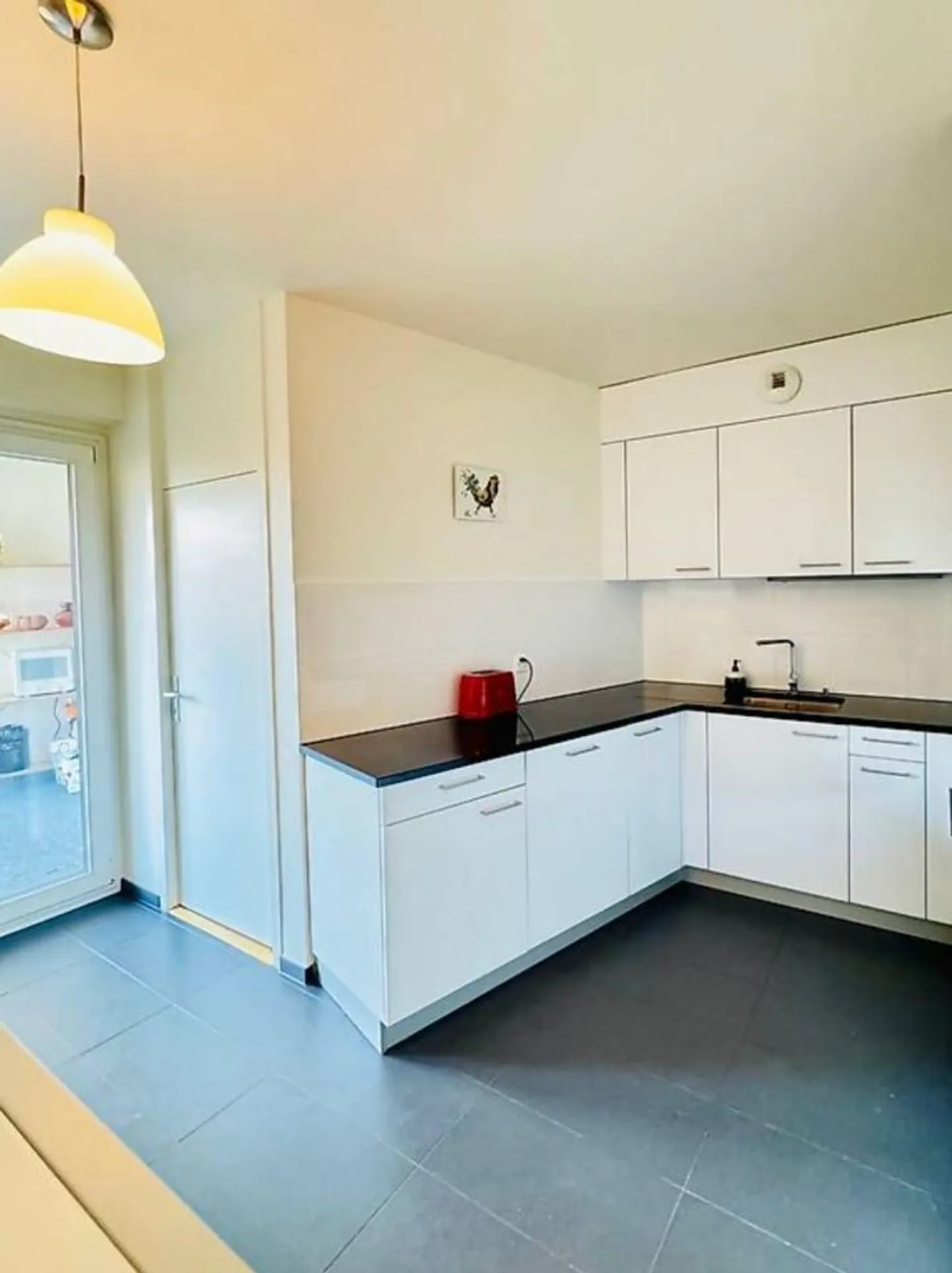 Bell'appartamento arredato di 7,5 locali / 4 camere / Balcone - Foto 3 di 13