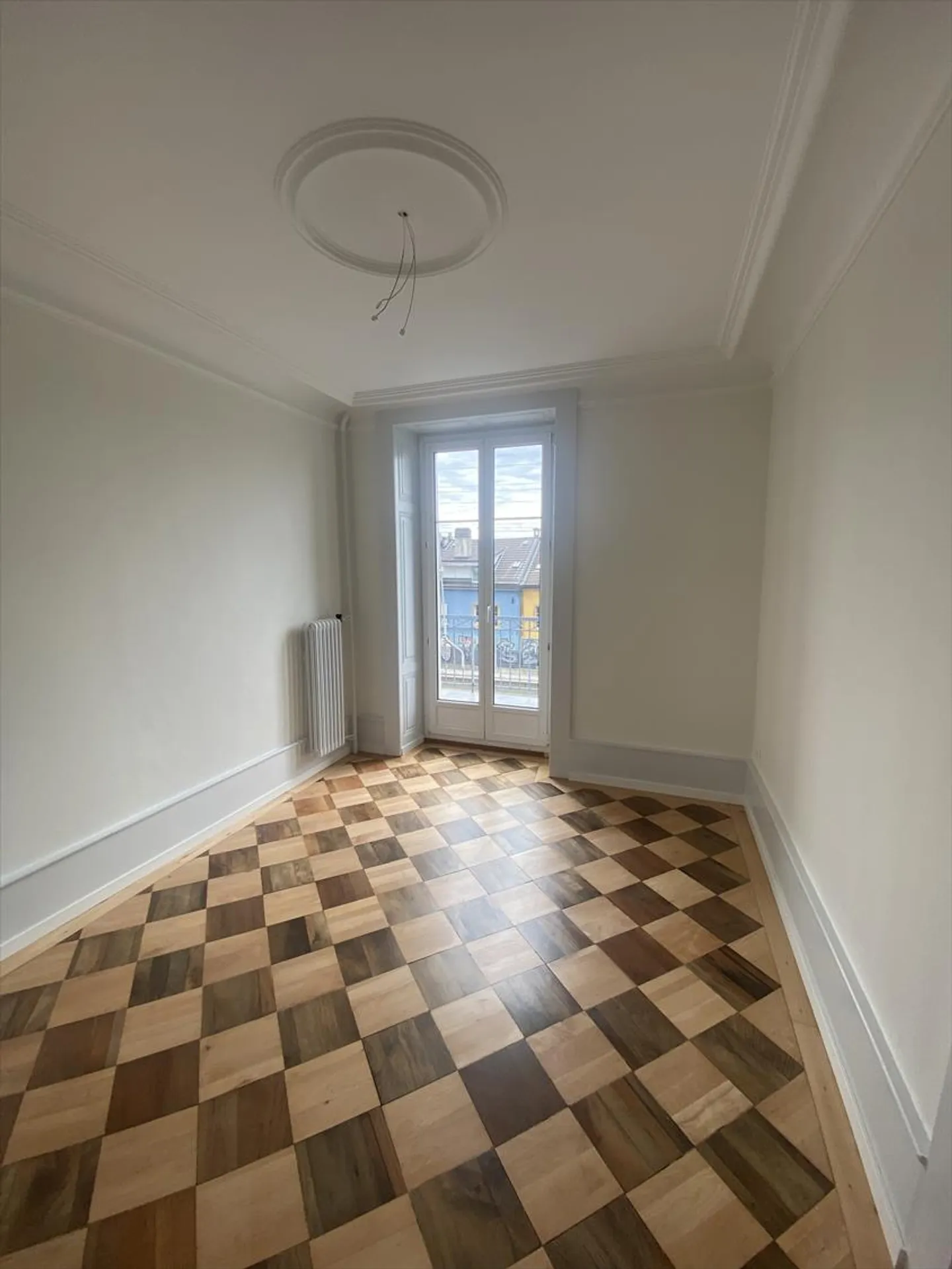 Prächtige helle Wohnung mit Balkon im Herzen von Neuchâtel - Foto 5 von 11