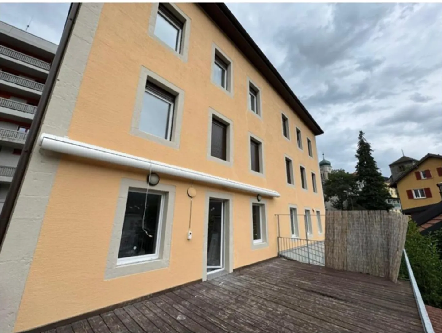 Immeuble de rendement rénové - Photo 1 sur 1