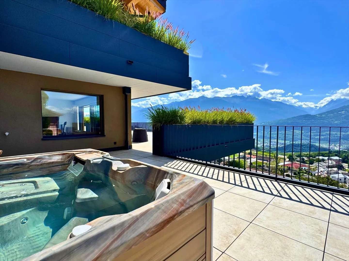 Magnifique appartement de standing avec une vue à couper le souffle - Photo 1 sur 11